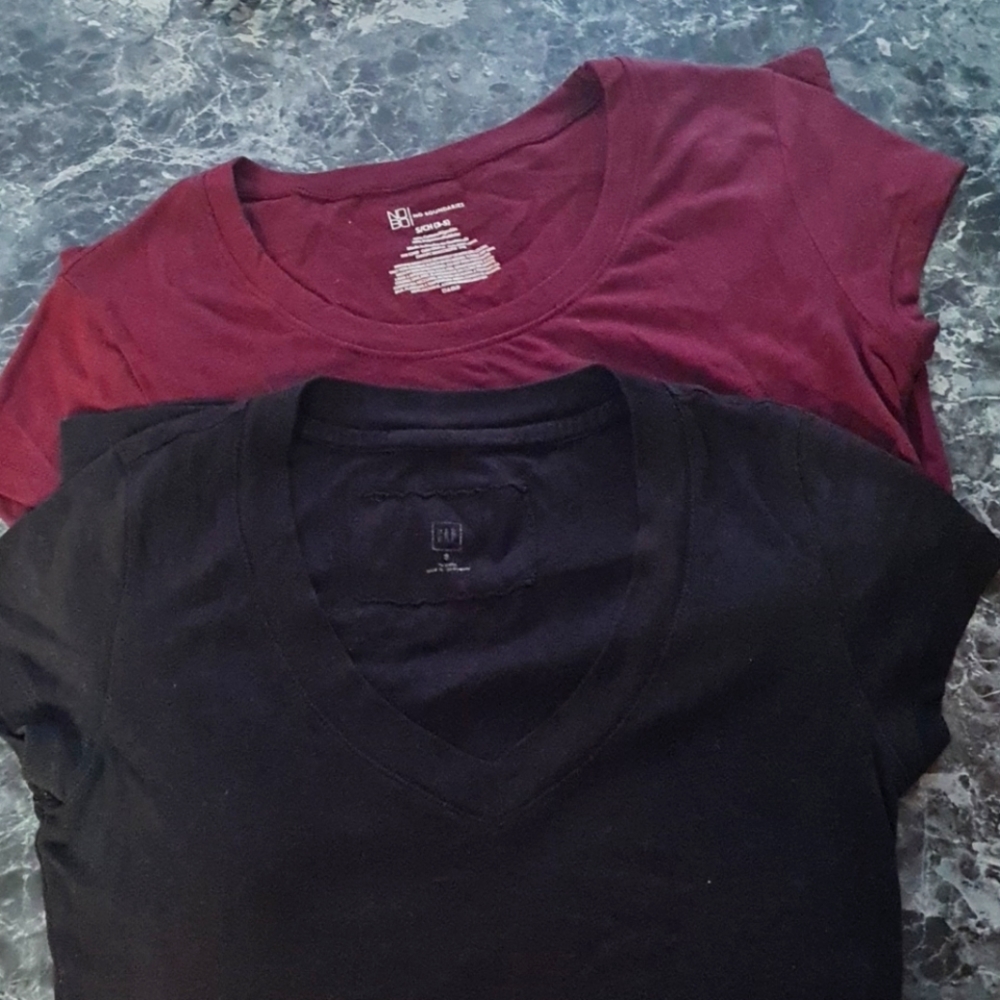 2 small tee shirts 👕 bundle